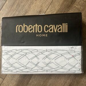 NEW Roberto Cavalli Home White 4 Piece King sheets set W/ Silver Embroidery trim